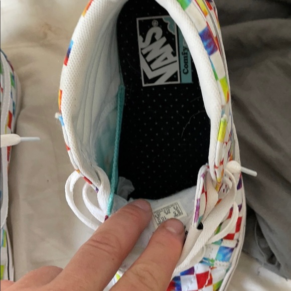 Vans - Picture 4 of 5